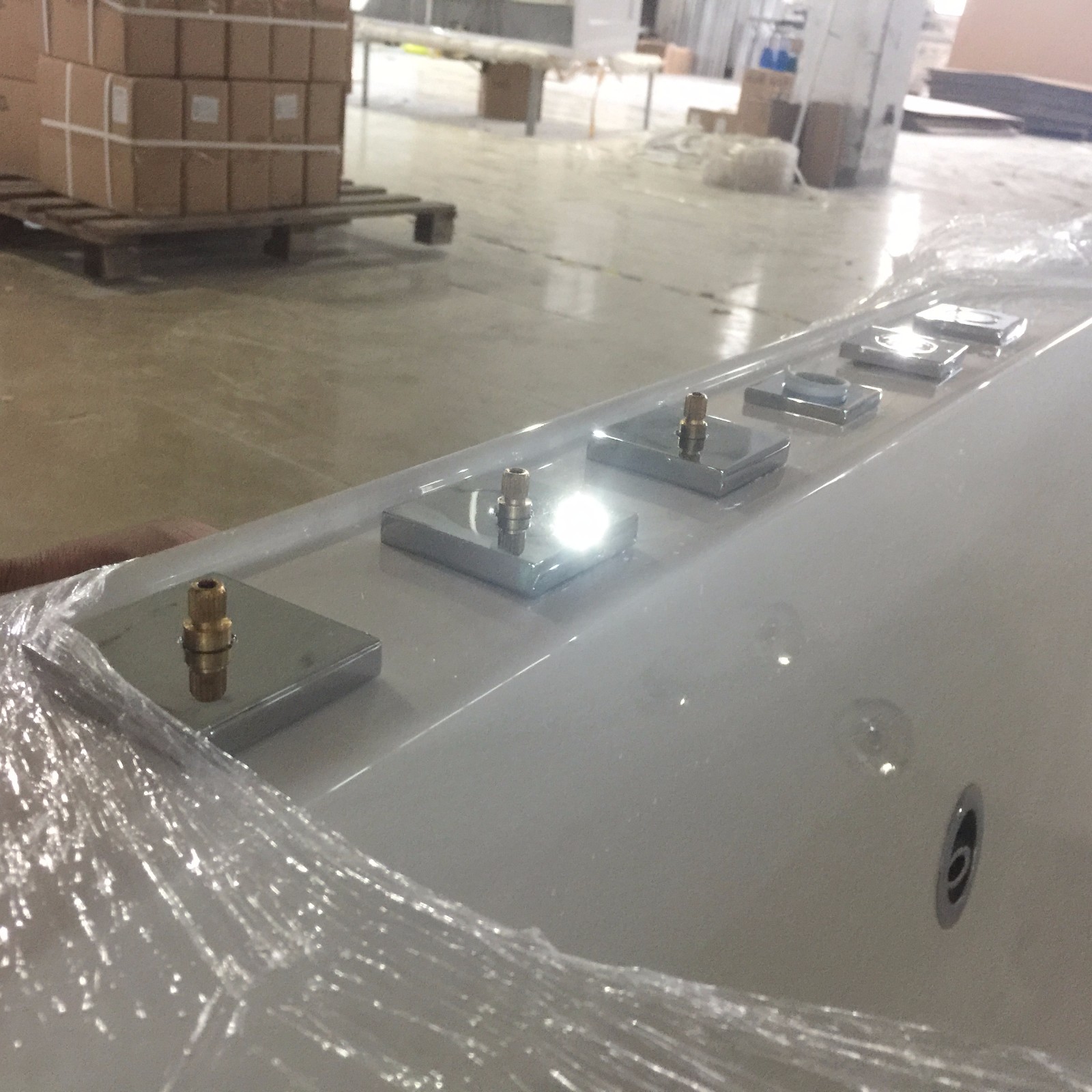C-437 C-3127(R) Simple Modern Design Style Hot Corner Whirlpool Jetted Bathroom Acrylic Tub for Sale 3.JPG