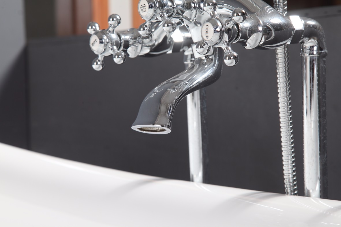 (3) MEC3138-Romantic luxury Double-Ended Slipper Bath Tub With Chrome Clawfoot.JPG