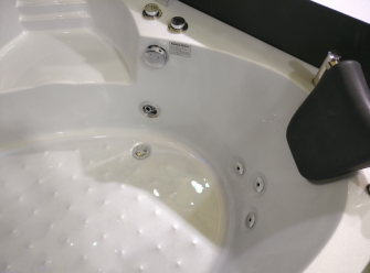 （3）C-423-ZZB- 2017 New Corner Standing Alone Acrylic Whirlpool Hydro Massage Indoor Hot Tub with Seat.png